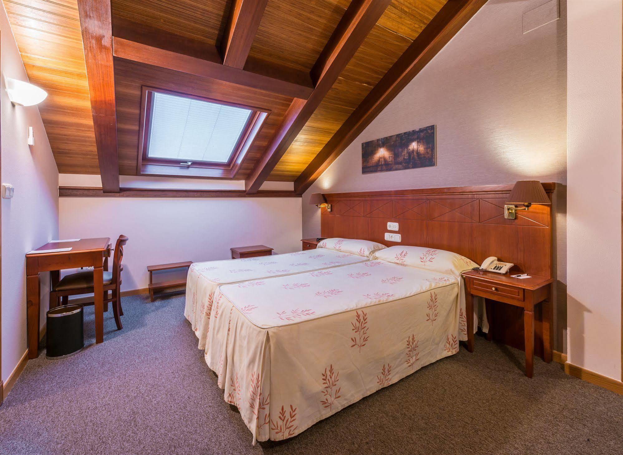 Hotel Herradura Santiago de Compostela Bagian luar foto