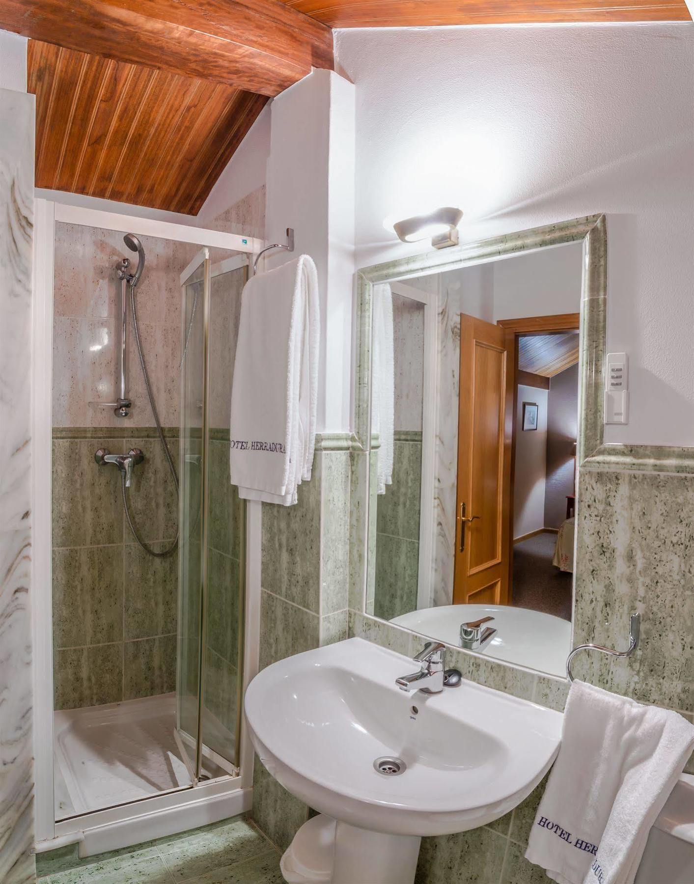 Hotel Herradura Santiago de Compostela Bagian luar foto