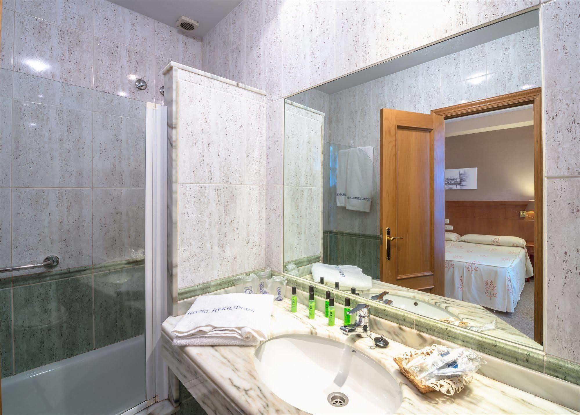 Hotel Herradura Santiago de Compostela Bagian luar foto